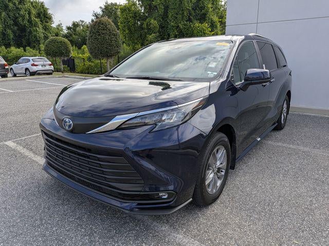2025 Toyota SIENNA XLE XLE 8 Passenger