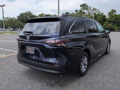 2025 Toyota SIENNA XLE XLE 8 Passenger