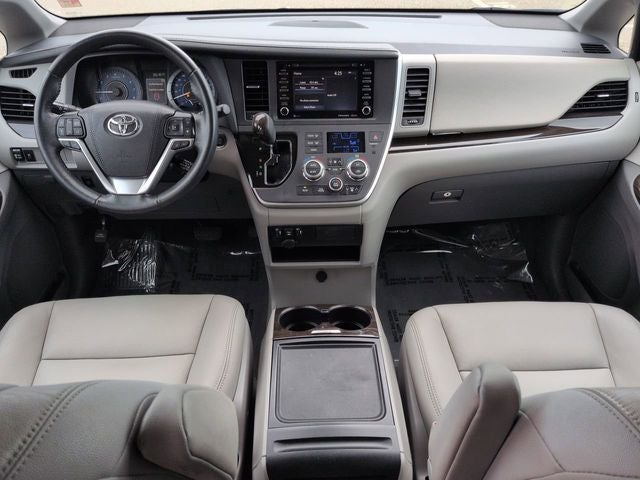 2020 Toyota SIENNA XLE 3.5L XLE 8 Passenger