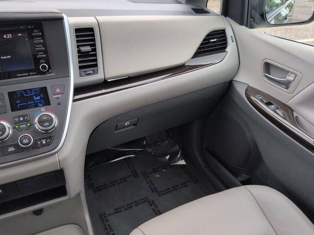2020 Toyota SIENNA XLE 3.5L XLE 8 Passenger