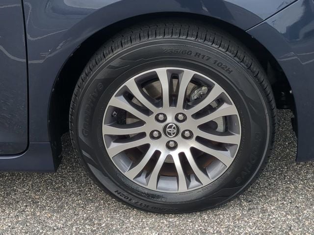 2018 Toyota SIENNA XLE 3.5L XLE 8 Passenger