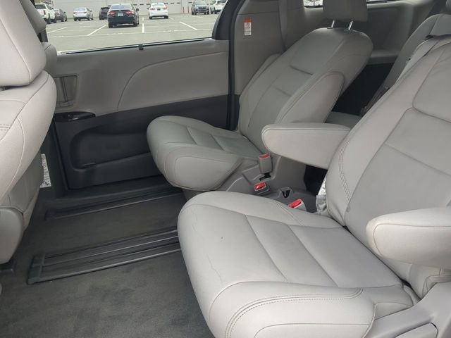 2018 Toyota SIENNA XLE 3.5L XLE 8 Passenger
