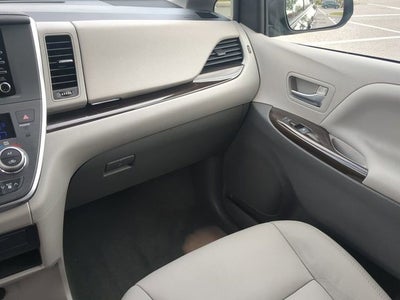 2018 Toyota SIENNA XLE 3.5L XLE 8 Passenger