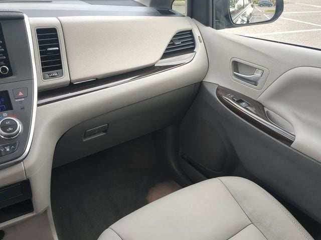 2018 Toyota SIENNA XLE 3.5L XLE 8 Passenger