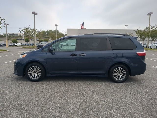 2018 Toyota SIENNA XLE 3.5L XLE 8 Passenger
