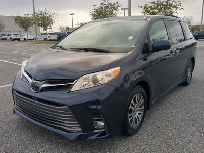2018 Toyota SIENNA XLE 3.5L XLE 8 Passenger