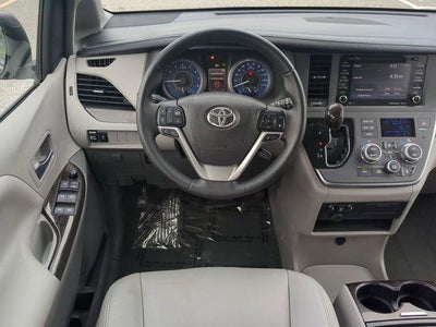 2018 Toyota SIENNA XLE 3.5L XLE 8 Passenger