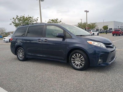 2018 Toyota SIENNA XLE 3.5L XLE 8 Passenger