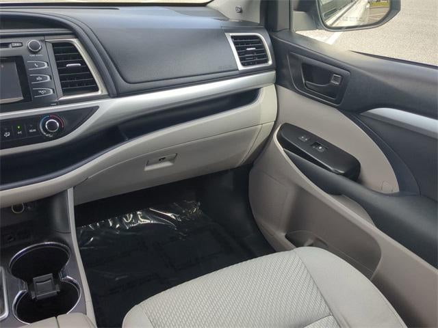 2014 Toyota HIGHLANDER LE