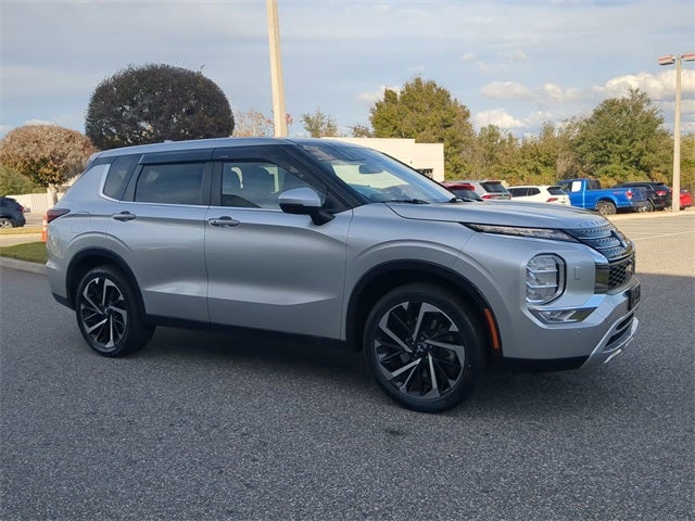 2022 Mitsubishi Outlander SE