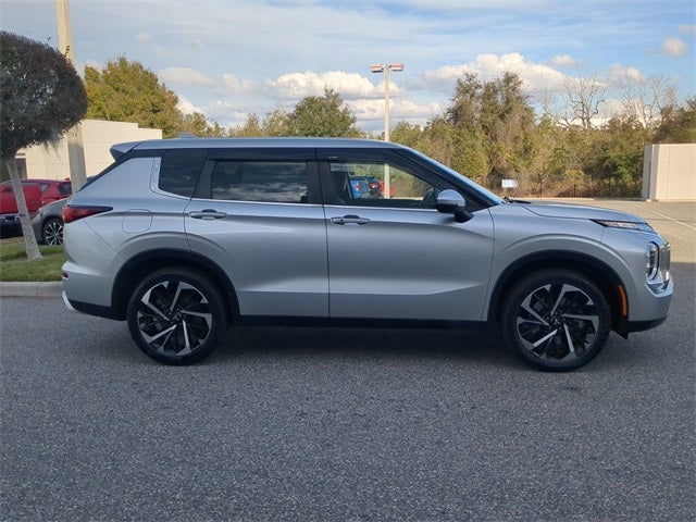 2022 Mitsubishi Outlander SE