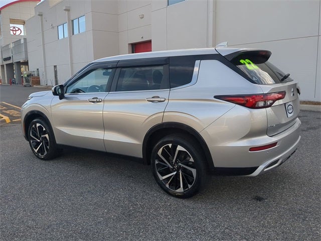2022 Mitsubishi Outlander SE