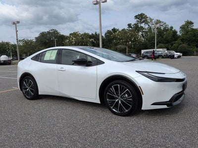 2024 Toyota PRIUS XLE