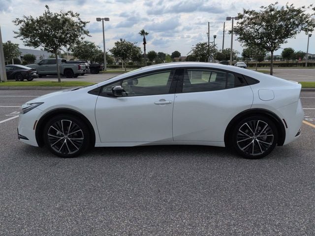 2024 Toyota PRIUS XLE