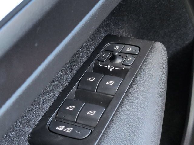 2021 Volvo XC40 Momentum