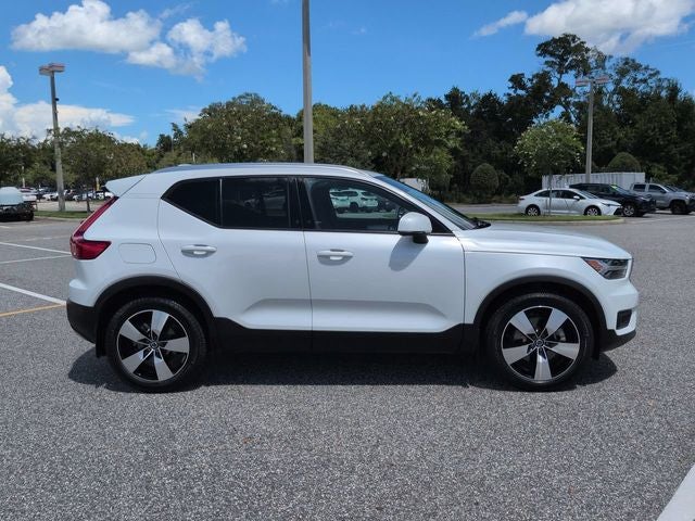 2021 Volvo XC40 Momentum