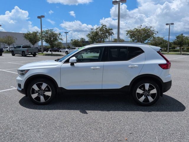 2021 Volvo XC40 Momentum