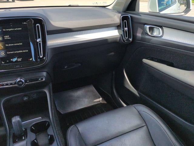 2021 Volvo XC40 Momentum