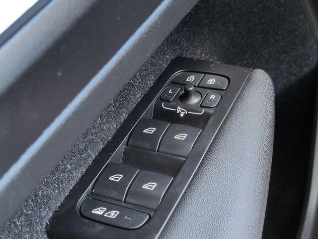 2021 Volvo XC40 Momentum