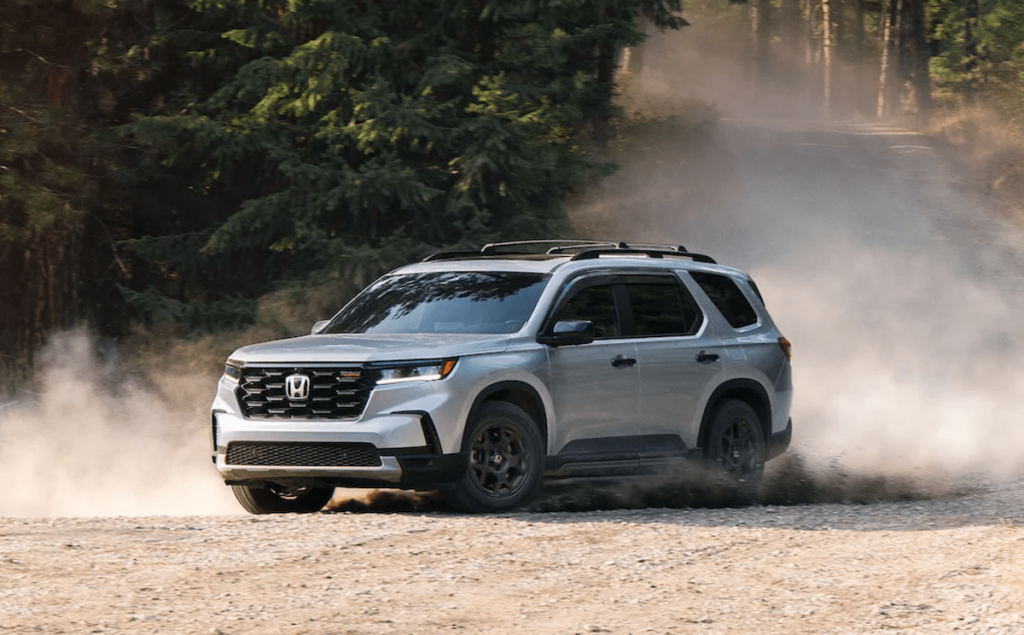 2023 Honda Pilot vs 2023 Toyota Highlander in clermont, fl