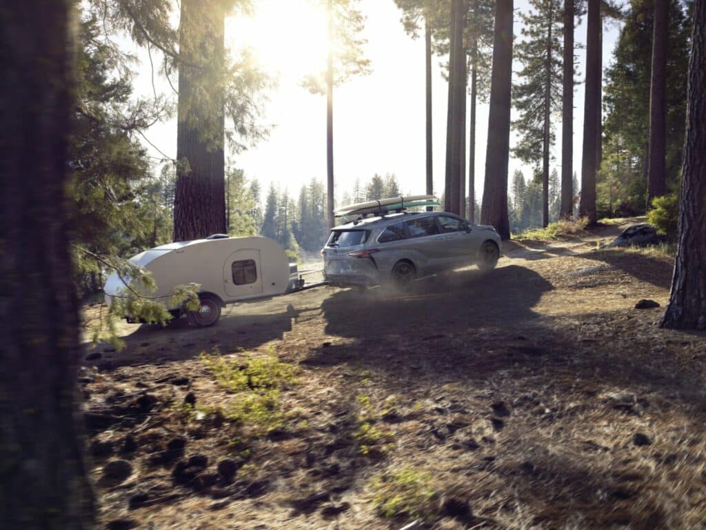 2024 toyota sienna hybrid towing capacity